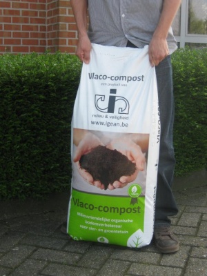 Vlaco compost, verkrijgbaar in het containerpark