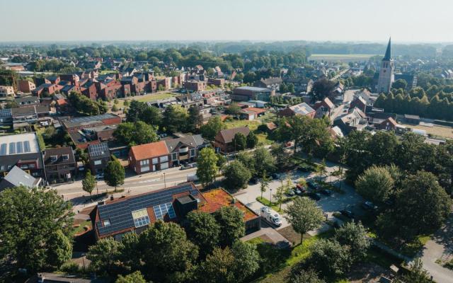 luchtbeeld van de Dorpsstraat en het centrum van Wuustwezel