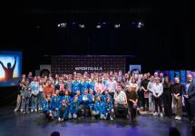 Alle genomineerden voor het Wuustwezels sportgala 2022 op het podium in GC Kadans