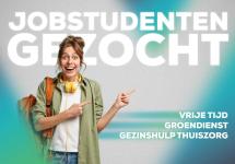 een studente met rugzak en hoofdtelefoon 'wijst' de gezochte functies aan