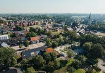 luchtbeeld van de Dorpsstraat en het centrum van Wuustwezel