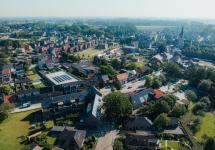 luchtbeeld van het centrum van Wuustwezel, met o.a. Dorpsstraat en de kerk