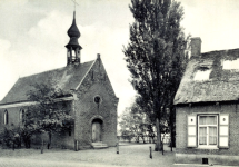 oude zwartwitfoto van de kapel van Westdoorn